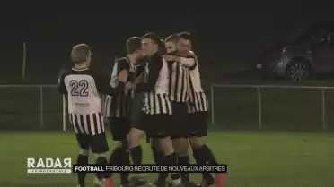 Le foot fribourgeois recrute des arbitres