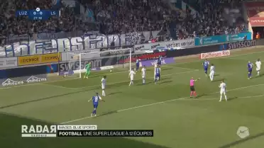 La Super League passera à 12