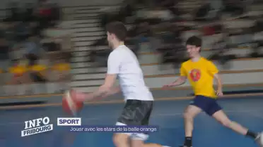 Jouer avec les stars de la balle orange
