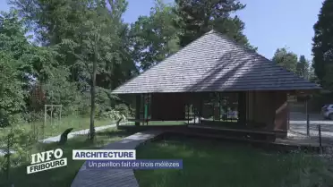 Un pavillon fait de trois mélèzes