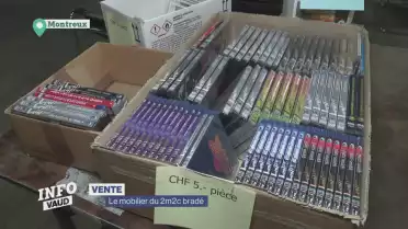 Le mobilier du 2m2c bradé
