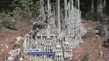 Une ville miniature en pleine forêt