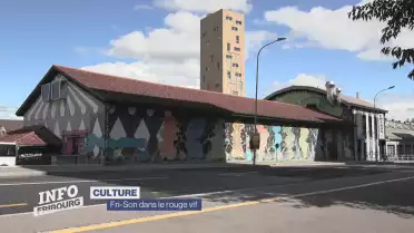 Fri-Son dans le rouge vif