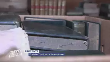Près de 47 cartons de livres sur son stand