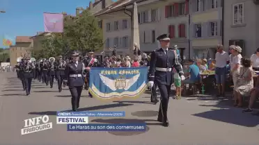 Le Haras national au son des cornemuses avec Avenches Tattoo