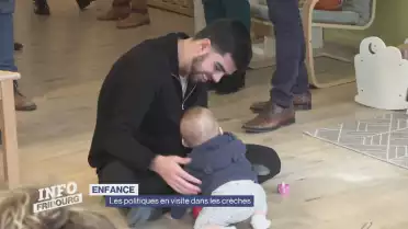 Les politiques en visite dans les crèches
