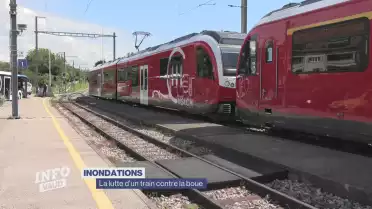 La lutte d&#039;un train contre la boue