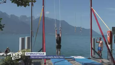 Des anneaux les pieds dans l&#039;eau