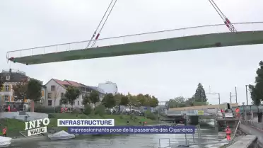 A Yverdon, une impressionnante pose de passerelle