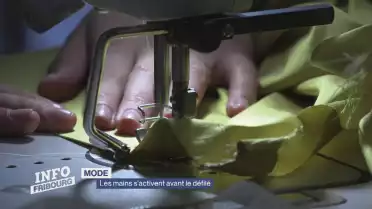 Les mains s&#039;activent avant le défilé