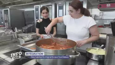 Des habitants migrants aux fourneaux