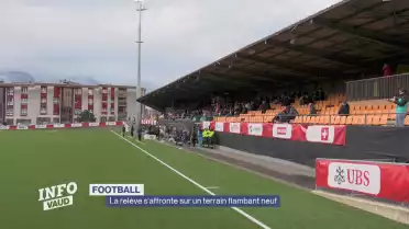 La relève s'affronte sur un terrain de foot flambant neuf