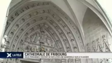 Cathédrale de Fribourg : banderole sur le clocher