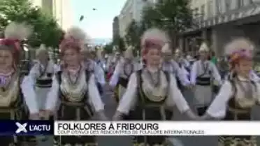 Du folklore dans les rues de Fribourg
