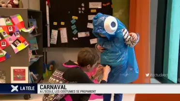 Les enfants se préparent pour le carnaval