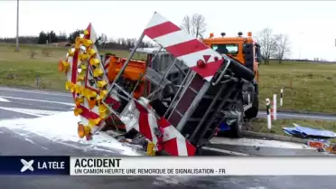 Un camion heurte une remorque de signalisation à Fribourg