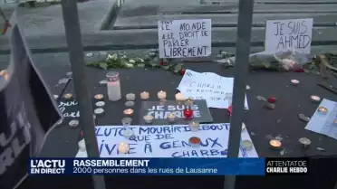Les Lausannois rendent hommage aux victimes de Charlie Hebdo