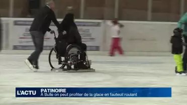 A Bulle on peut profiter de la glace en fauteuil roulant
