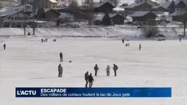 Le lac de Joux est gelé, les visiteurs affluent