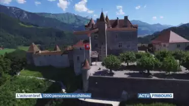 1200 personnes au château