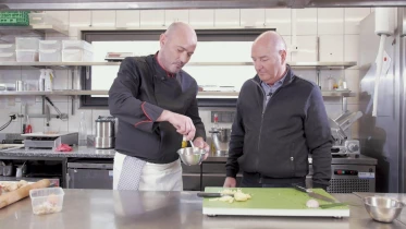 Tartare de veau et crumble de parmesan avec le chef Samuel D