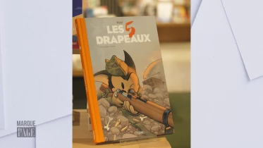 Les 5 drapeaux, Tome 1: Liberté, égalité, fraternité - Pau - Éd. Paquet