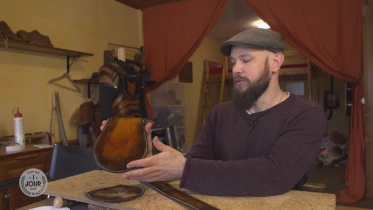 Andrew Cogliati, forgeron, travailleur du cuir et bijoutier