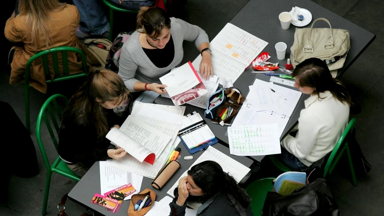 Continuer à se former: 400-1300 francs de plus après le diplôme