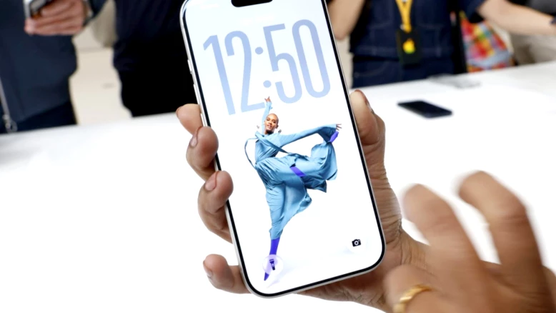 Apple lance l'iPhone 17 et l'iPhone Air ultrafin, peu d'IA