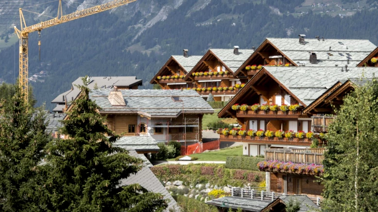 Crans-Montana (VS) place sa zone à bâtir en zone réservée pour 5 ans