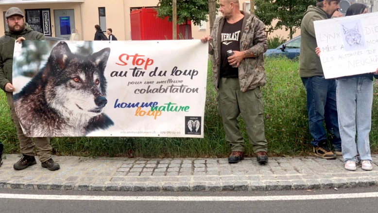 Action symbolique à Neuchâtel pour le loup et le lynx