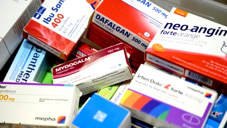 Trump impose 100% de droits de douane sur les médicaments importés