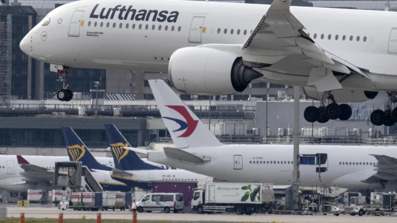 Lufthansa : réduction de 4 000 postes d'ici 2030 en Allemagne