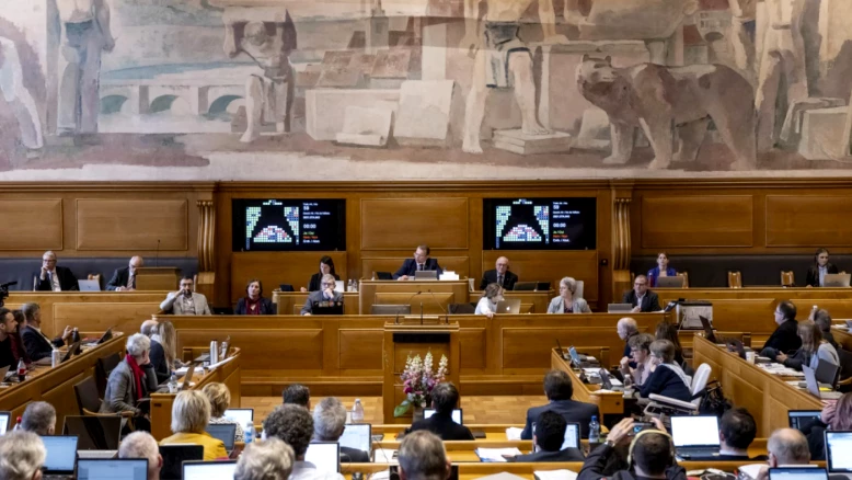 Le Grand Conseil bernois réduit les postes demandés par l'exécutif