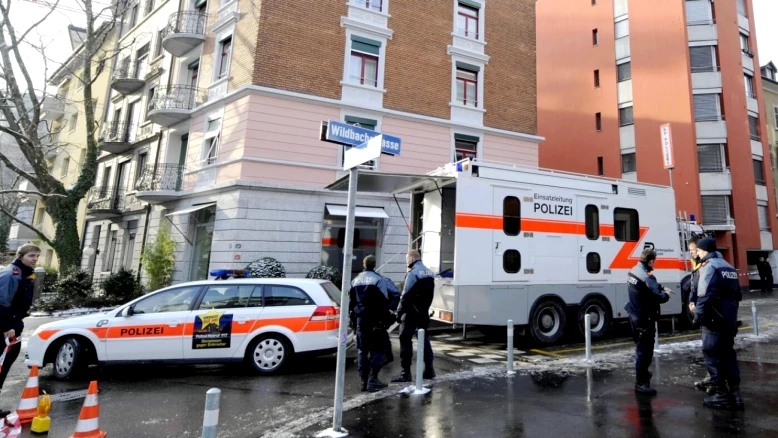 Procès pour triple assassinat à Zurich et Laupen (BE): l'accusé nie