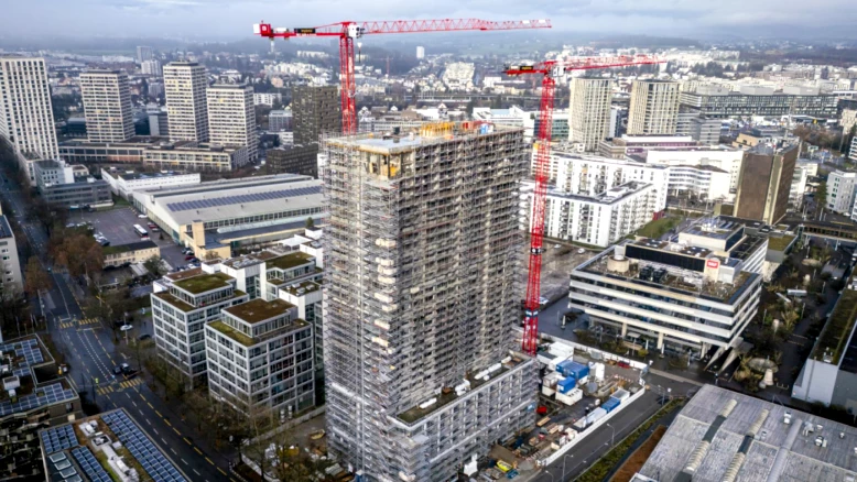 Échafaudage de 80 m menacé d'effondrement à Zurich-Oerlikon
