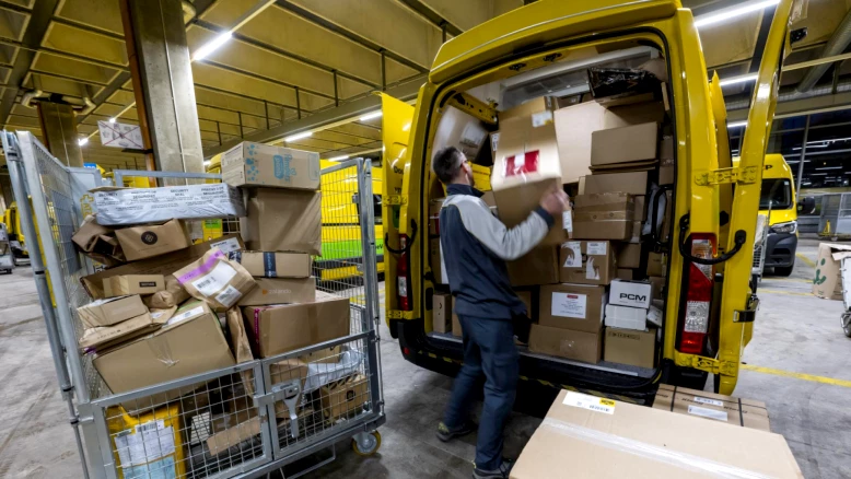 La Poste devra continuer à distribuer le courrier en zones isolées