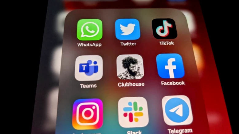 France: interdiction des réseaux sociaux aux moins de 15 ans