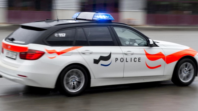 Fribourg : bon réflexe de deux femmes, trois faux policiers interpellés