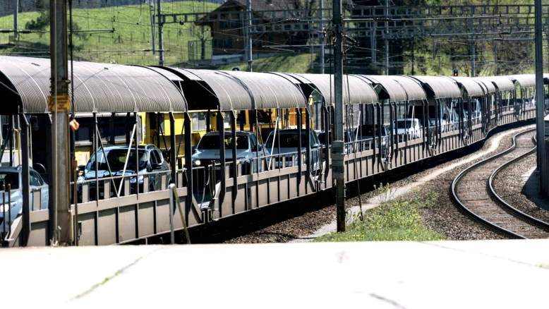 Valais: accès toujours perturbés mercredi, ligne Goppenstein coupée