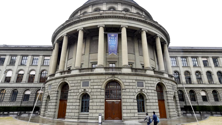 L'EPFZ doit examiner deux demandes d'égalité salariale