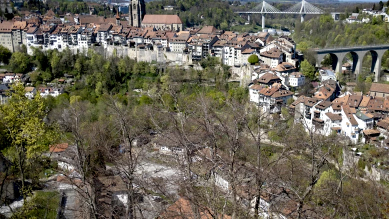 Fribourg lance une déchetterie mobile pour petits déchets