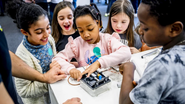 Légère baisse des visiteurs au 3e salon MINT de l'EPFL à Ecublens