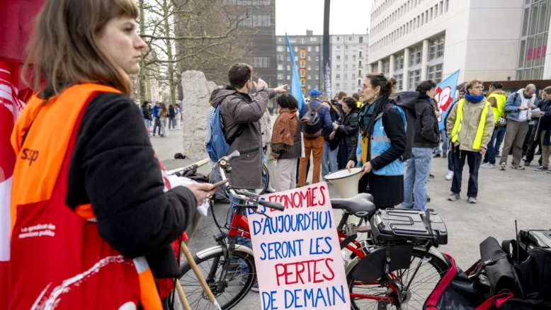 120 étudiants et chercheurs manifestent à Genève contre l'austérité