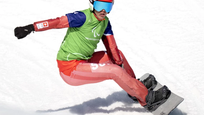 Aron Fahrni offre le bronze au snowboardcross suisse aux Paralympiques