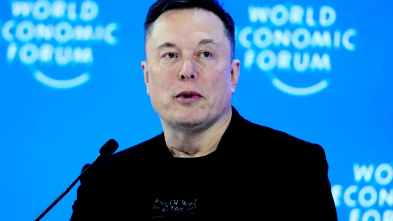 Elon Musk, largement l'homme le plus riche du monde à 839 milliards selon Forbes