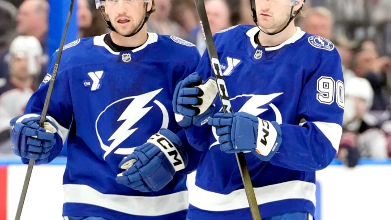 NHL: Janis Moser marque, Tampa Bay s'incline 5-2 contre Columbus