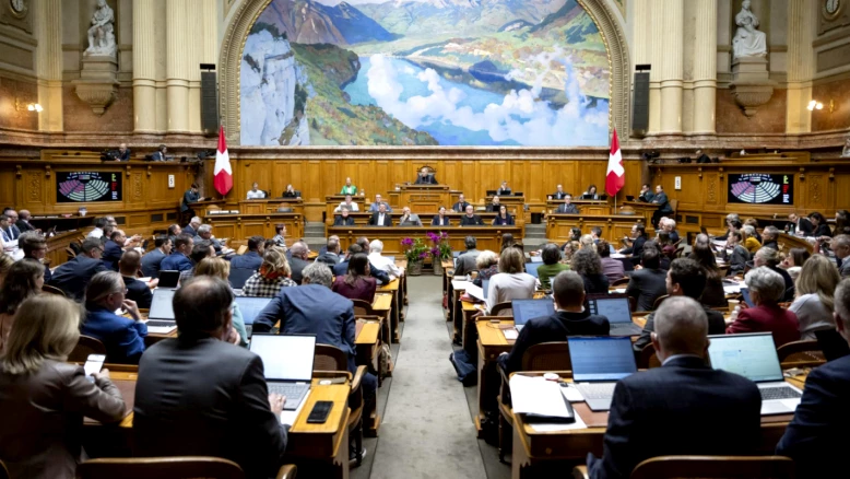 Gauche et droite: débat sur la sécurité, l'asile et les victimes