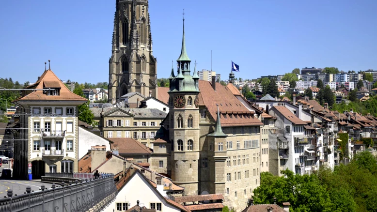 Exposition à Fribourg: art et archives dialoguent à L'Atelier