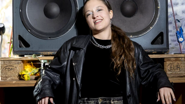 Nathalie Froehlich : premier album entre reggaeton et hardcore techno
